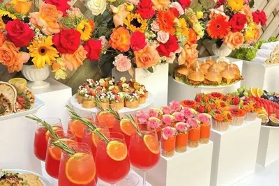 Image de 18 Person Bachelorette Pool Parties