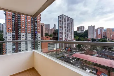 Image de Modern comfort and authentic Medellin charm. \nfree parking, fast wifi