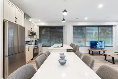 Image de 3-bedroom Unit Daily/Monthly Rates Available