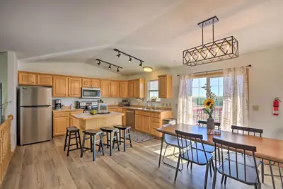 Image de Red Lodge Townhome w/ Hot Tub & Mountain Views!