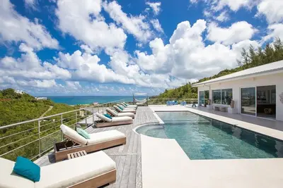 Image de Seven Bedroom Dream of a house sits high up in the area of Terres Basses