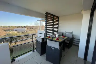 Image de Studio cabine neuf avec terrasse proche plage et centre, parking privé inclus