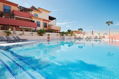 Image de Maison de vacances \"Terrazas del Duque Beach\" avec vue sur mer, piscine et Wi-Fi
