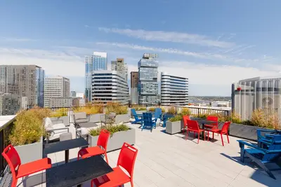 Sonder at Pivot | Accessible One-Bedroom Suite+