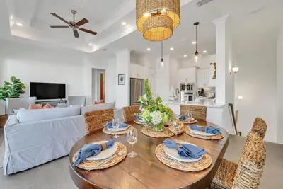 Image de 🦩Current Affairs~Brand New 2 Br Townhome in Prominence~Golf Cart Included🦩