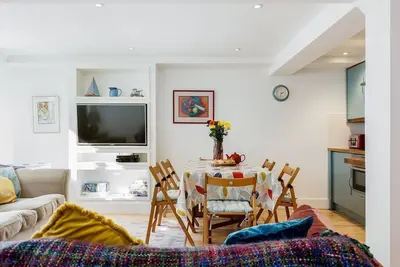 Image de Below Decks - a fully managed saturday that sleeps 6 guests in 3 bedrooms