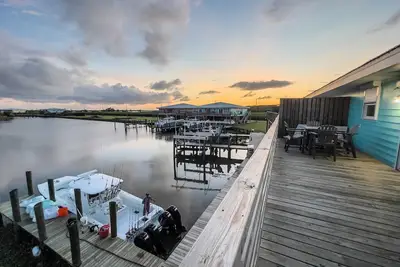Image de Offshore Paradise: Steps from the Gulf