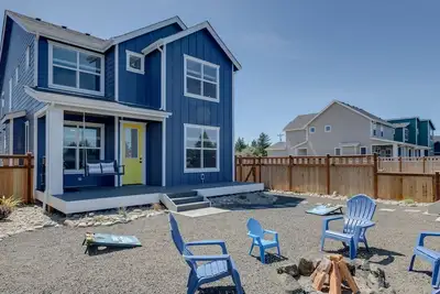Image de Deja Blue - Pet-friendly, Waterfront Cottage at Oyhut Bay Seaside Village