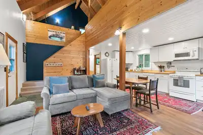 Image de Stevens Pass Basecamp- perfect adventure base!