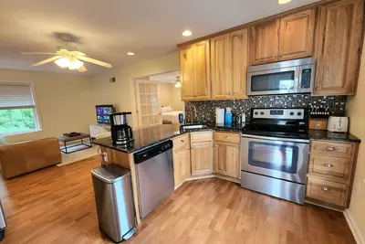 Image de Idyllic carriage house private 2 car garage W\/D