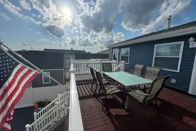 Image de 2 Bedroom Apt with Deck 1. 5 Blocks from ocean unit 4