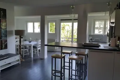 Image de Grand appartement avec vue sur jardin arboré à 5mn de la gare et du centre ville