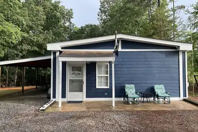 Image de Blue Tranquility at Lake Gaston