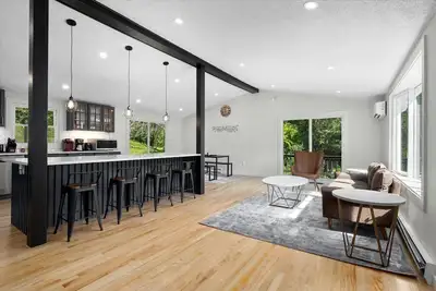 Image de Finger Lakes ~ Firepit, Pet Friendly, Wine Country, Game Room ~ Skaneateles Lake