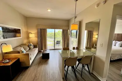 Image de Premium-Universal Studios King Bed Resort Suite, Free Parking, Full Kitchen, Pool