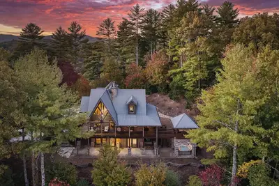 Image de Private Luxury. Elite Oasis w\/ Mountain Views, Jacuzzi, Games and Close To Town