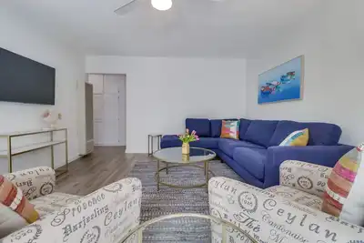 Sandcastle: 2 Bedroom, 1 Bath Cottage with secluded backyard and walking distance to beach.