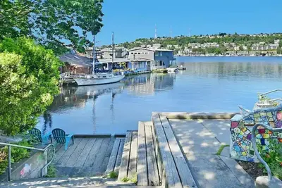 Image de Whole Home Walk to Fred Hutch Bright 2br Sleeps 6