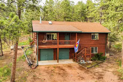 Image de Secluded and Cozy Log Cabin /w Hot Tub + Fire Pit