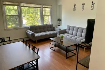 Image de The Village - Private apartment w\/ parking 5 min walking