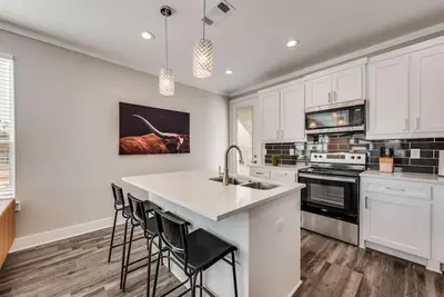 Image de Dallas Delight - Modern Texan Style Home