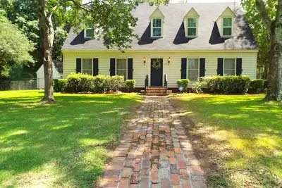 Image de Family neighborhood with king beds!