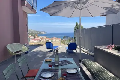 Joli appartement pour 5 personnes avec Wifi, Tv, terrasse et parking