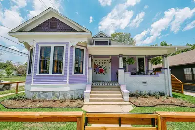 Image de Spacious Historical 4br Home 3 Minutes from Downtown