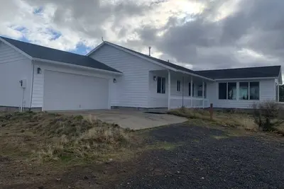 Image de Quiet acreage with a pool in the heart of central oregon