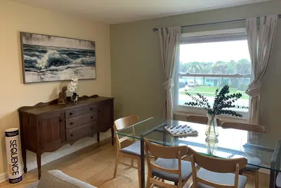 Image de SeaRenity & Tranquility awaits you 3 bedroom/2. 5 Bath Beach Home  1 Block 2Ocean