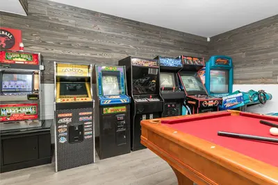 Image de The Grizzlies Den - Arcade Game Room, Pool Table, Air Hockey, Deck, Bbq, Ac