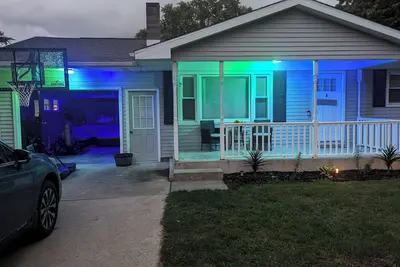 Image de Perfect for Notre Dame Football <br>Elkhart, In <br>25 Miles Away from Notre Dame