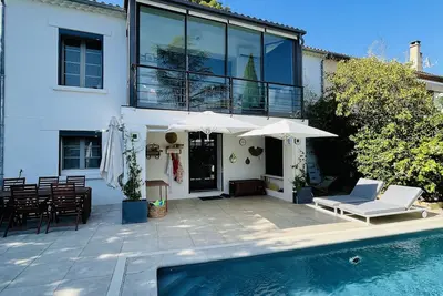 Image de Villa d'architecte avec Piscine au coeur d'un parc