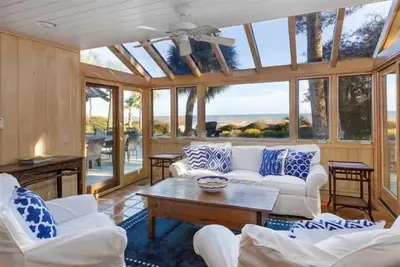 Image de Luxury Oceanfront Home with Private Pool, Sleeps 15 in the heart of Sea Pines