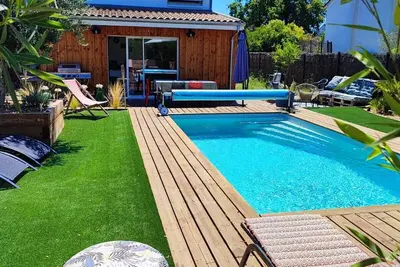 Image de Maison 6/8 pers, jardin piscine boulodrome au calme à 8 km de Bordeaux