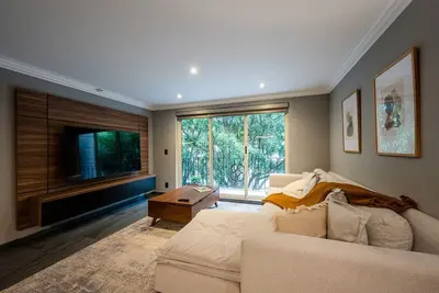 Image de Capitalia - Elegant Urban Oasis