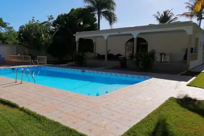 5bd Guest-friendly villa with private pool/internet/cable Tv