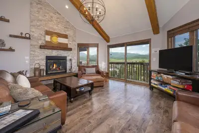 Image de Fraser’s Oasis: Mountain Escape with Pool & Views