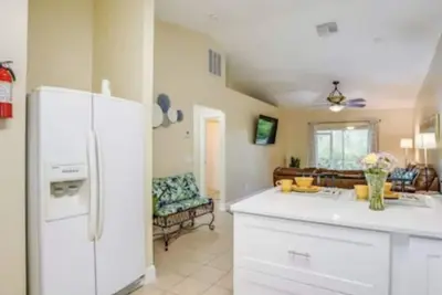 Image de Cozy family accommodations with enclosed lanai.