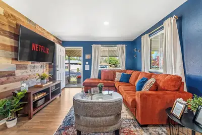 Image de Hot Tub + Games | Epic 6br Group Home in Arvada