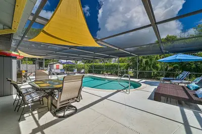Cozy Getaway with pool and minutes to the beach! ! !