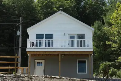Image de Live the Lake Life In A Brand-New House