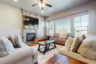 Image de Park City Adjacent - Jordanelle Retreat: 4 bed 3. 5 bath townhome sleeps 13