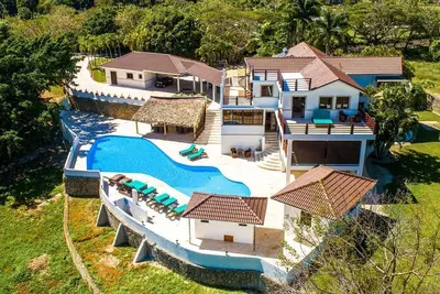 Image de Xxl luxury villa on top of the hill