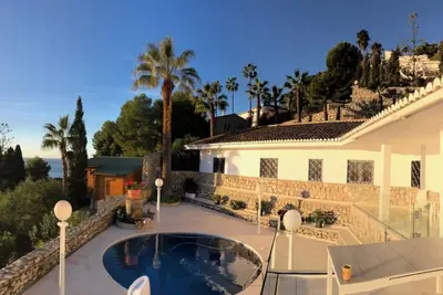 Image de Villa renovée avec piscine et une vue mer sans égal à 5 min de la plage.