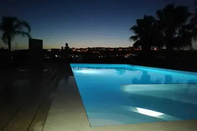 Image de Elegant, fully equipped studio apartment with pool (shared).