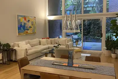 Image de A restful, beautiful 3 bedroom upper east side townhome - with 3 outdoor spaces