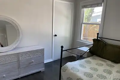 Image de Off Market Cheerful Bungalow