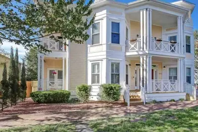 Image de Spacious 2 bedroom apartment next to Forsyth Park