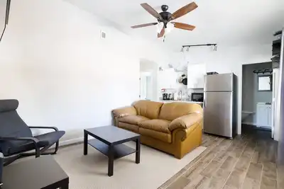 Charming 2 Br in Sunny Phoenix w/ Netflix and Laundry